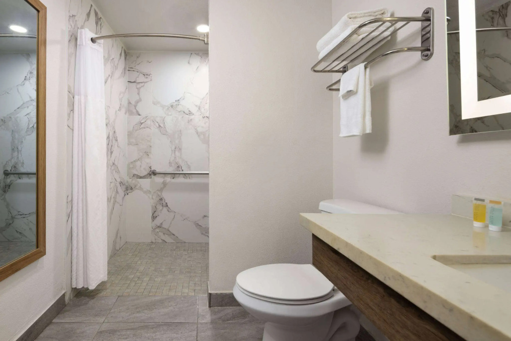 Days-Inn by Wyndham Bakersfield