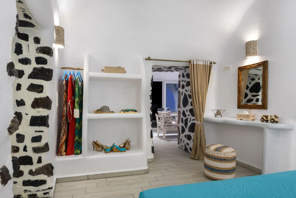 Fira Deep Blue Suites