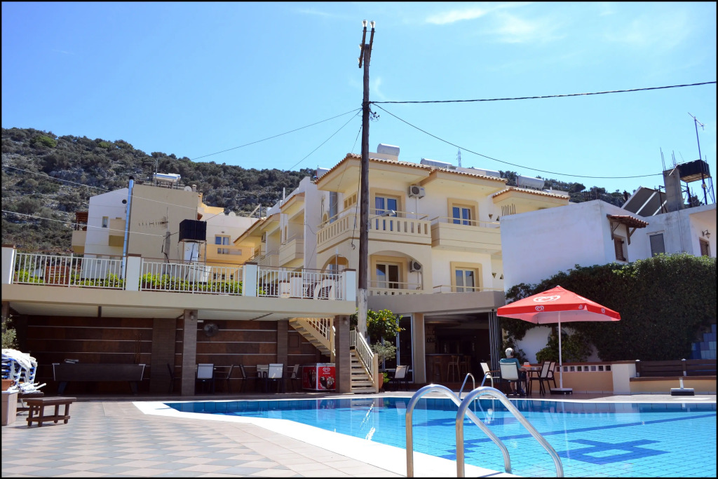 La Luna Apartments