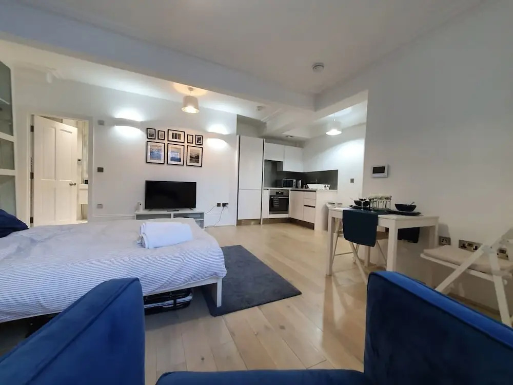 Lux Kings RD City Centre Studio Apartment Reading
