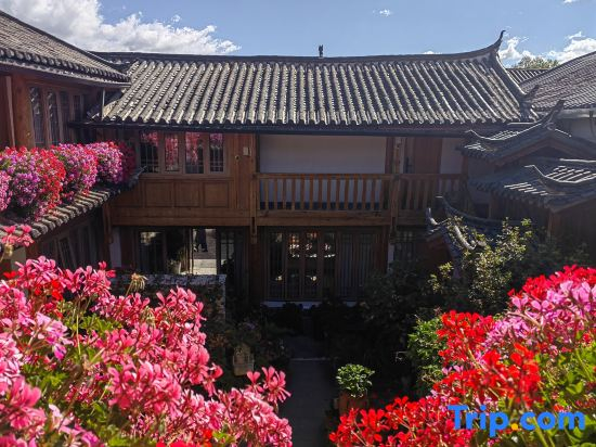 Lijiang Flower Sea Inn (South Gate of Ancient City)