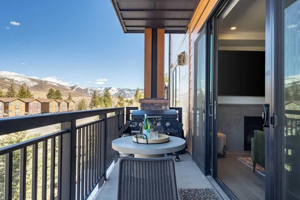 Alpine Oasis at Frontgate by Avantstay Luxe 3bdr Near Vail w/ Views Gym, Pool, Game Room