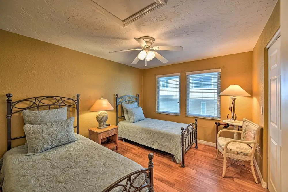 Gulfview Lido Key Gem - Walk to Beach & Shops