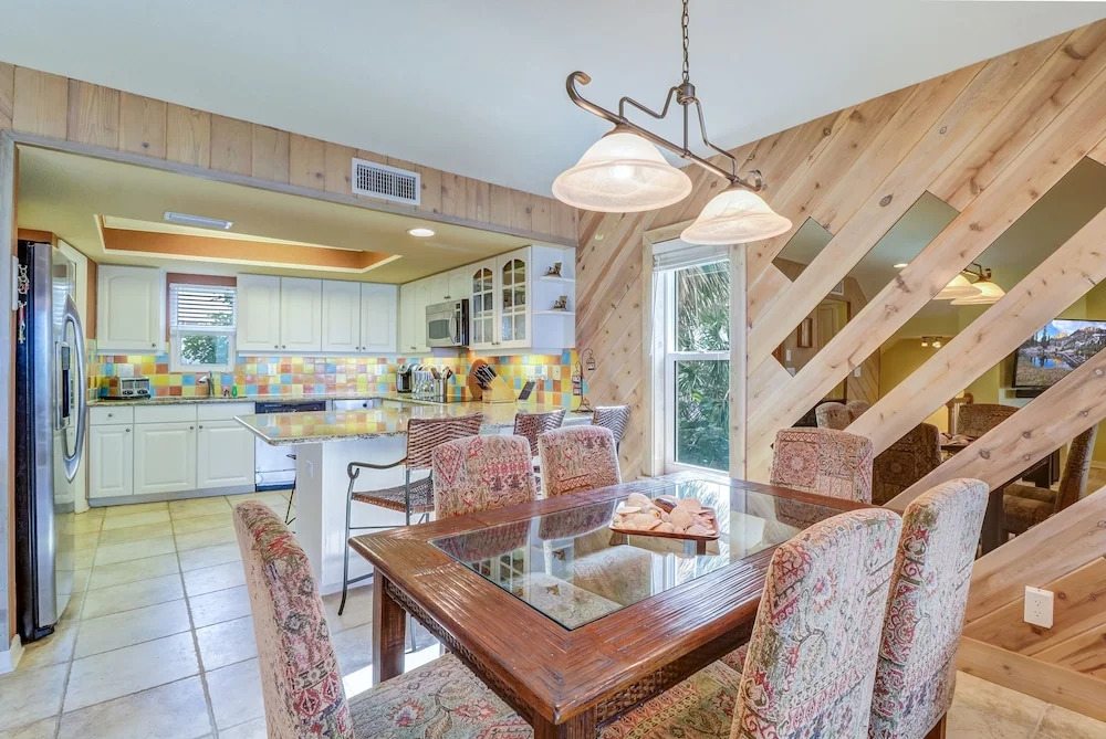 New Listing! Beachfront Bliss W/ Stunning Views 3 Bedroom Townhouse