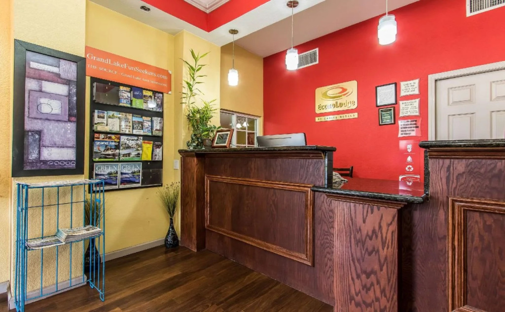 Woodridge Inn and Suites