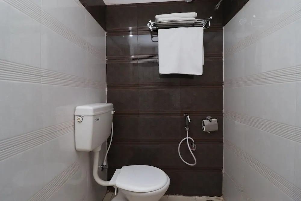 Capital O 30565 Pabitra Royal Regency