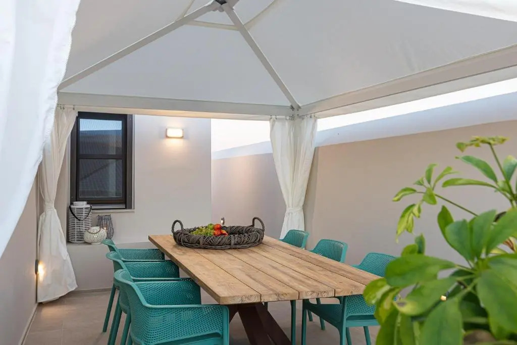 V77 Seafront Suites