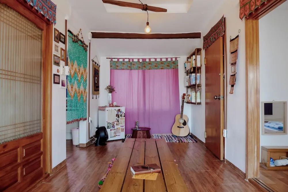 Shanti Shanti Guest House - Hostel