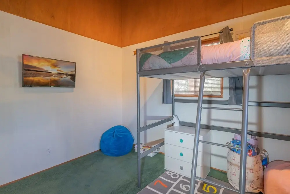 Cubby Ridge - Homey And Cozy Cabin With Forest Views! 2 Bedroom Cabin