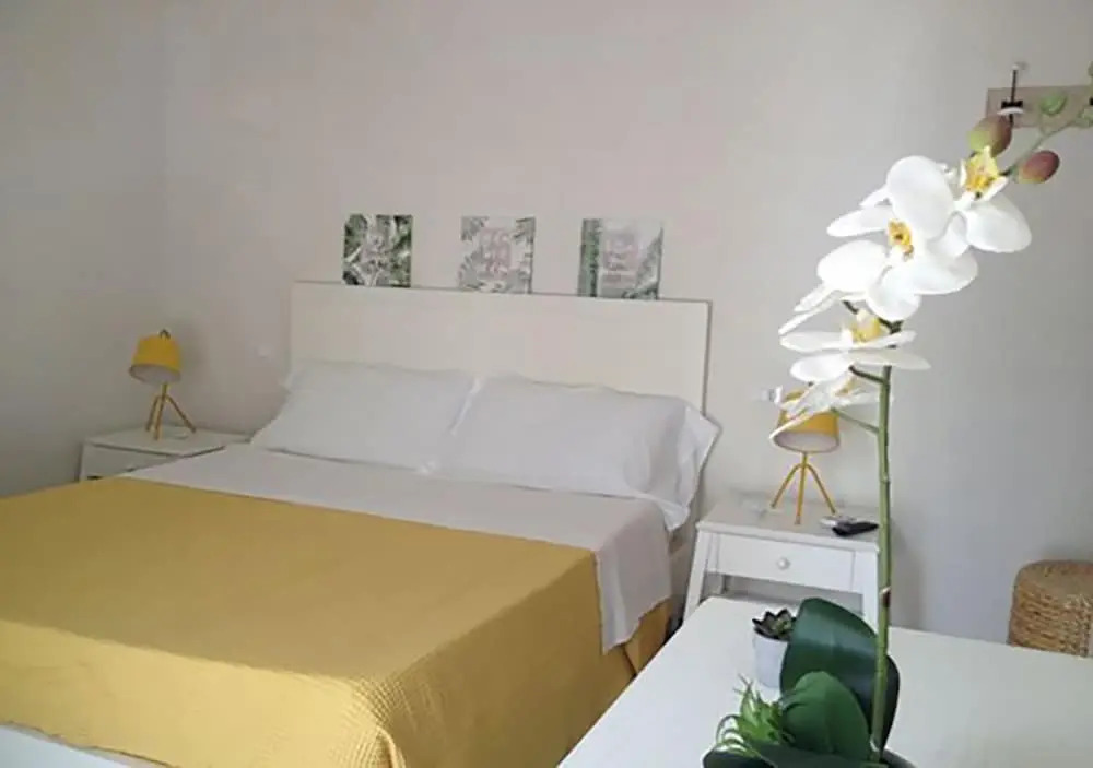 Villa Almyra - 4 Double Bedrooms with Exclusive Garden & Parking Steps from the Beach