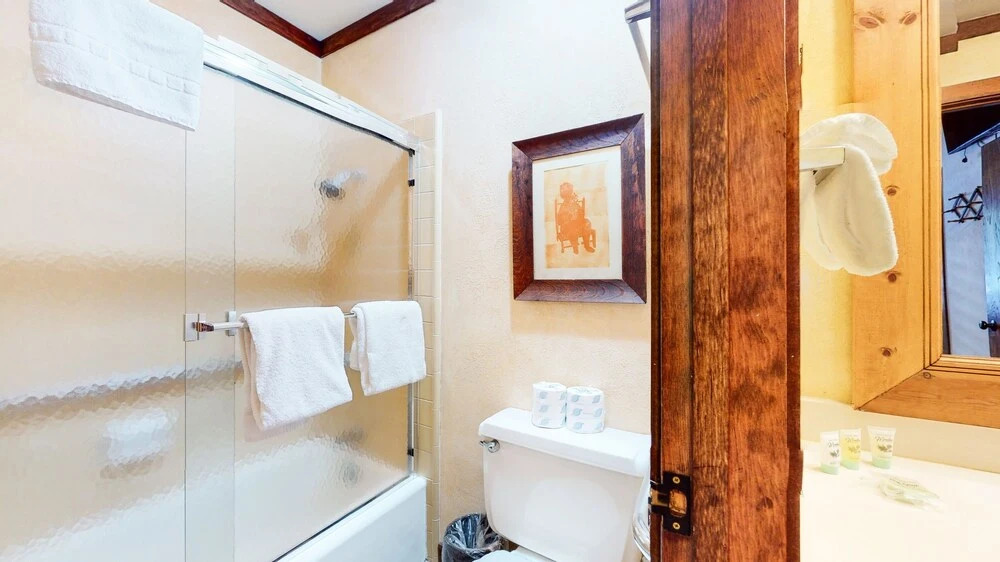 Mammoth West 143 Quiet Condo With Amazing Mountain Views and A Short Walk to Canyon Lodge by RedAwning
