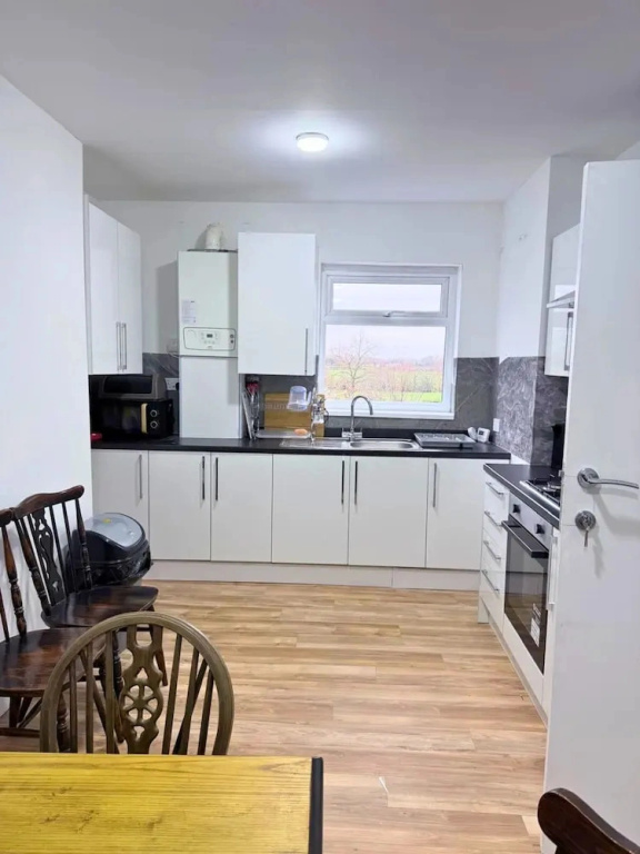 Spacious 6-bedroom Property With Ensuite Perfect for Groups