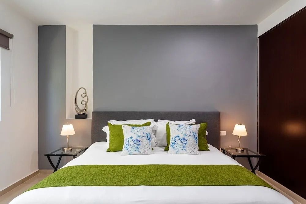 Sabbia 4201-3 Bedrooms ALL IN Suite Condo