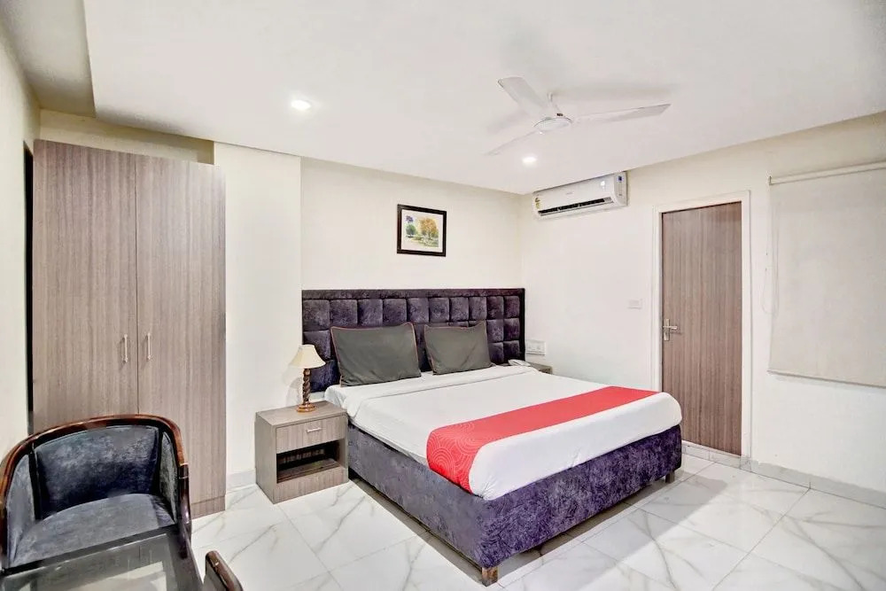 Collection O 30079 Indira Nagar