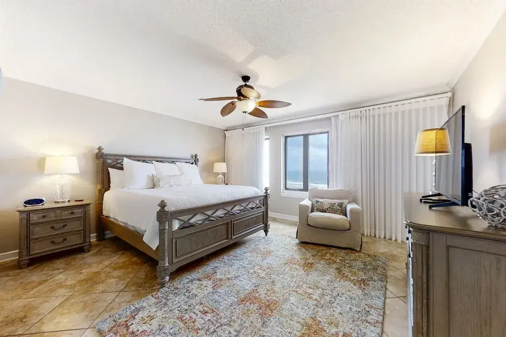 Bright & Airy Oceanfront Condo With Pool, Huge Balcony, Washer/dryer & AC