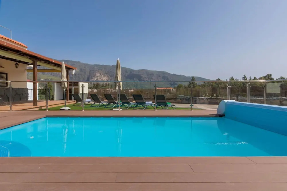 Casa de Vacaciones con Piscina Compartida I