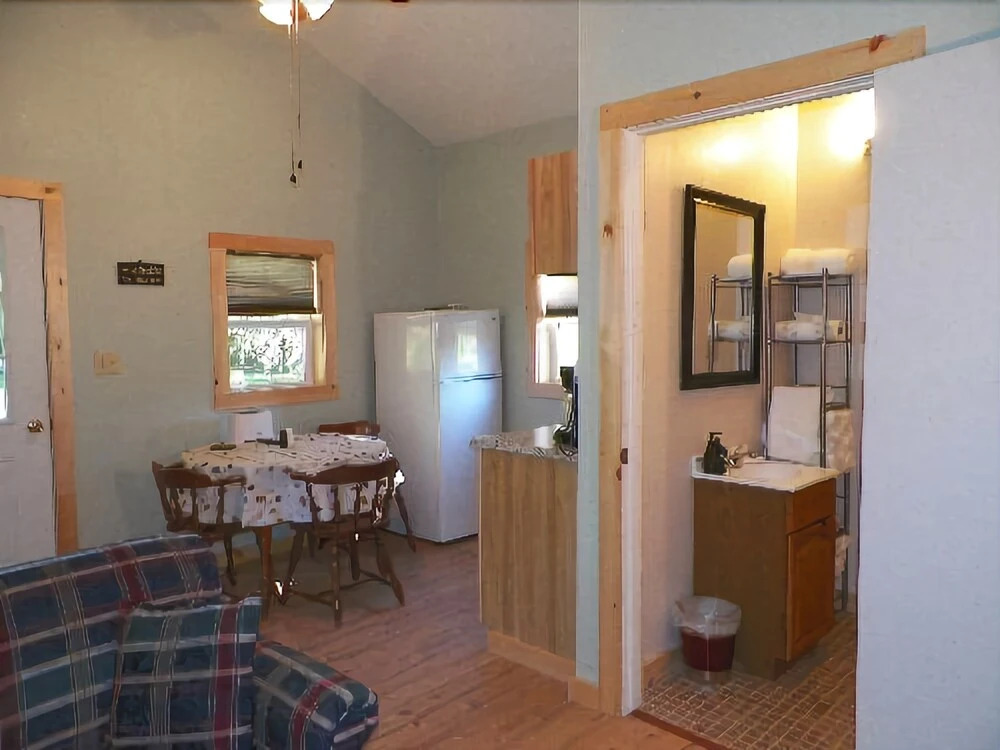 Feeder Creek Lodge and Cabin