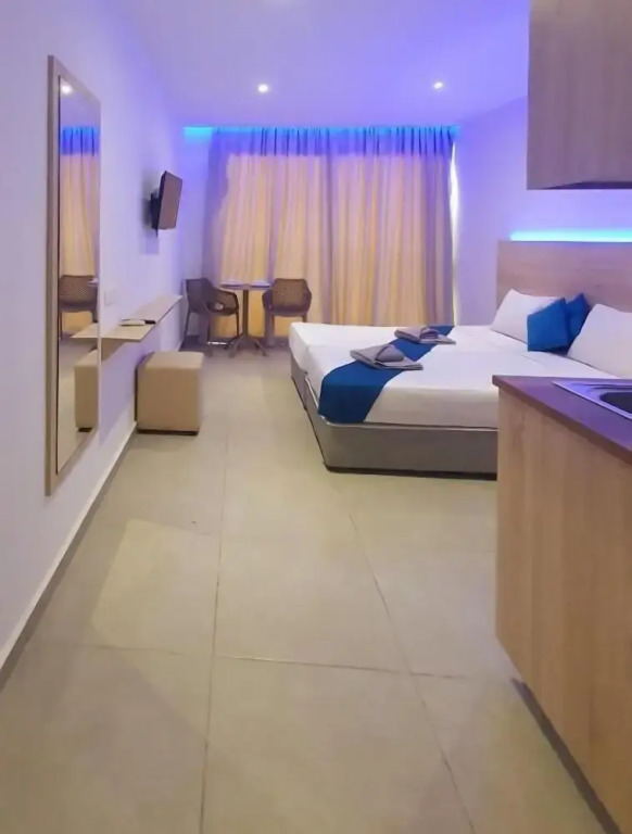 Sun Plaza Suites