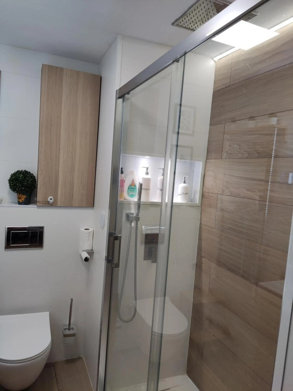 CAJA MAGICA Privada baño compartido