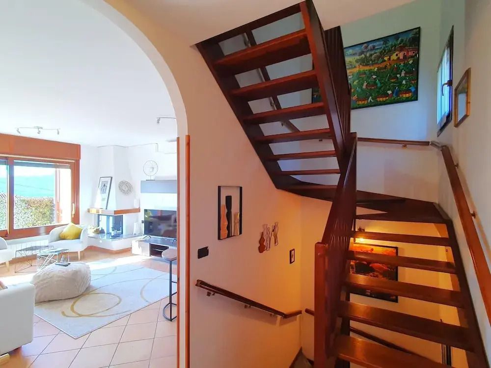 House in Luino with Green Garden and City Views