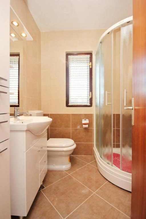 Ljube - quiet location & close to the beach - A2(4+1)