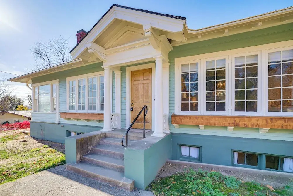 1 Mi to Pendleton Round-up: Historic 'elnor' Home