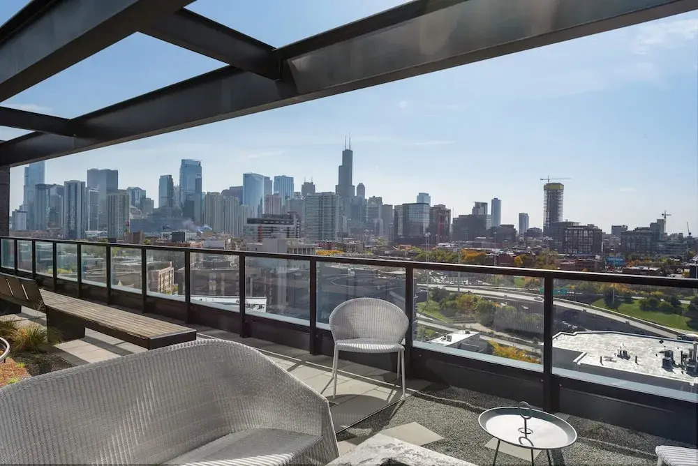 High-end 1BR Fulton Market Panoramic Views