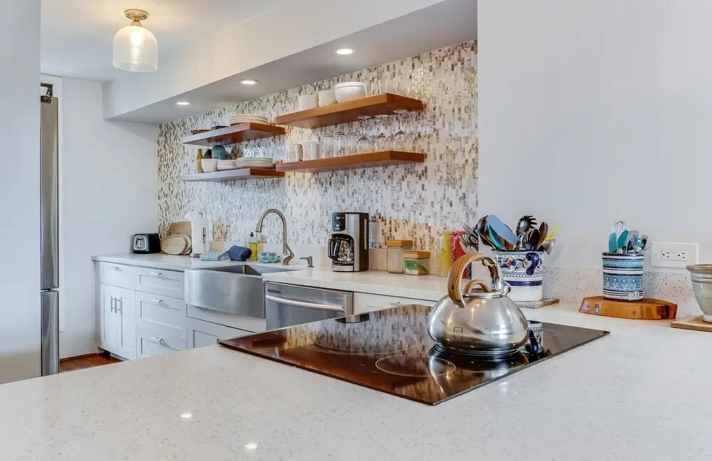 Hale O Kalani 2 Bedroom Condo by RedAwning