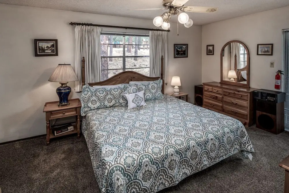 Aztex Retreat - Three Bedroom Cabin