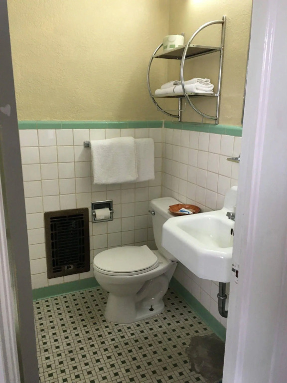 Savannah Motel