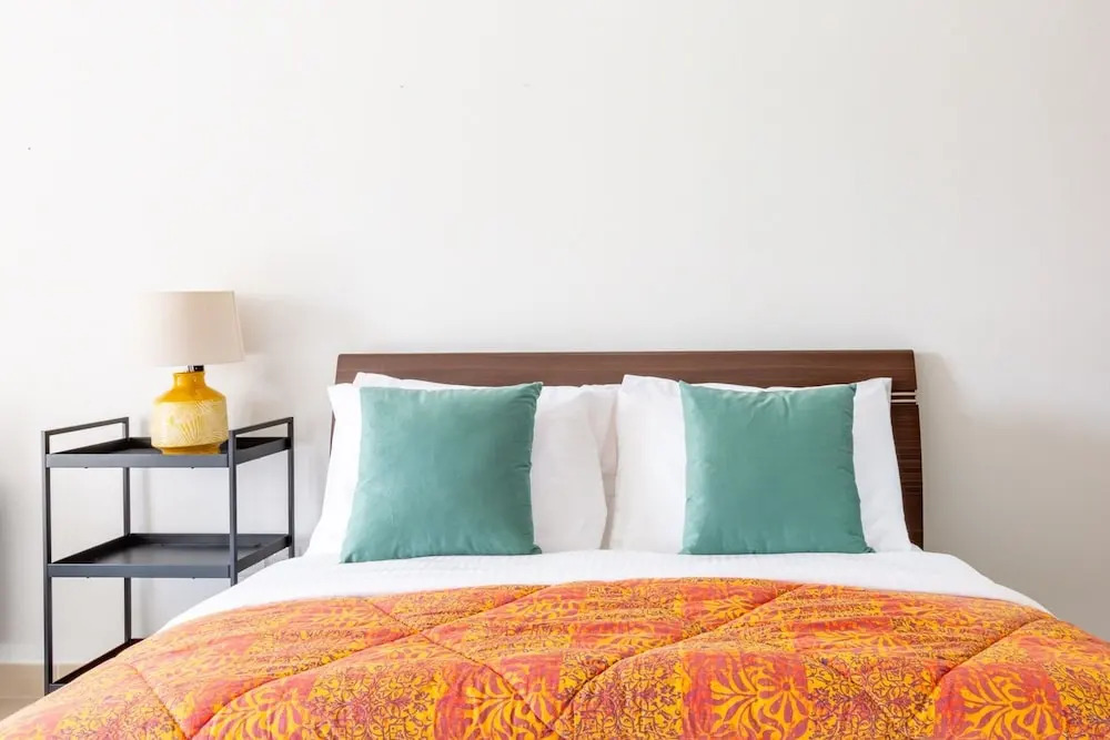 Warm & Striking Studio Apartment in the Heart of Jlt!