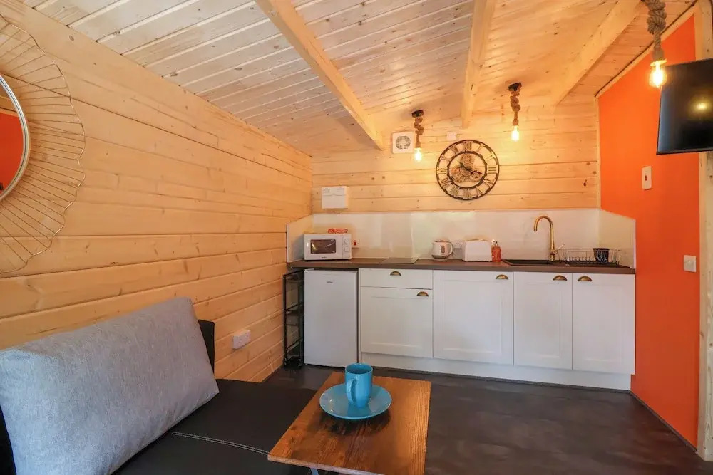 Log Cabin - Amber Glow
