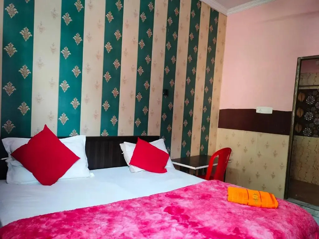 Shri Hari Residency by OYO Rooms