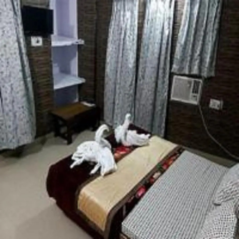 Purohit Lodge B&B by StayApart