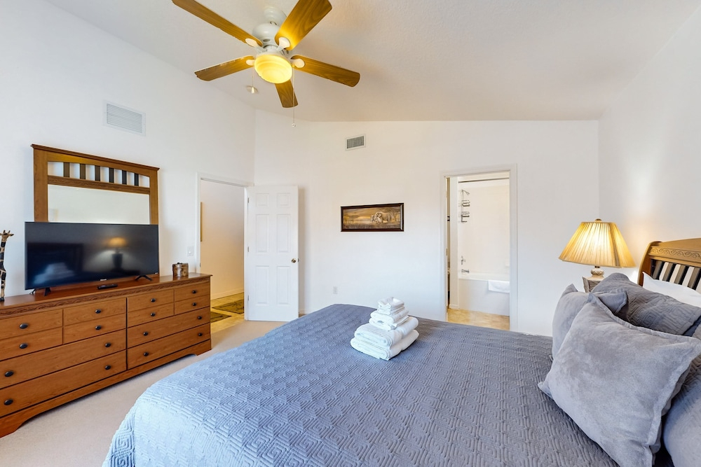 Lovely Home With a Private Pool, Grill, Washer/dryer, & AC - Snowbird Friendly