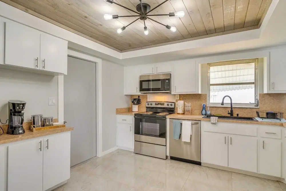 Heated Pool: Canal-front Rotonda West Retreat