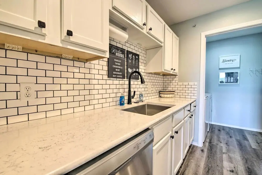 Cheerful Condo: Patio, 2 Mi to Branson Strip!