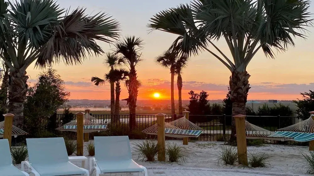 Luxury 28 Guest Home w Games, CInema and More