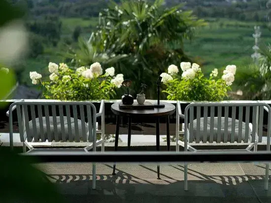 Tengchong Yishan Banshe Hot Spring Landscape Inn