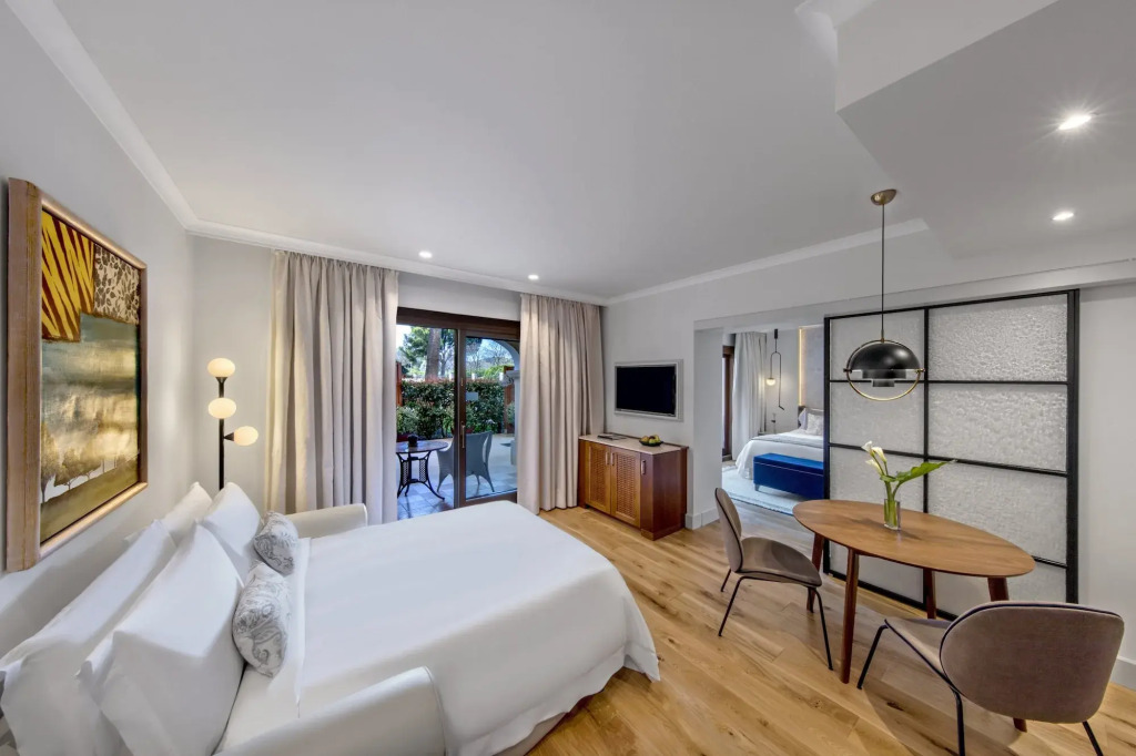 The St. Regis Mardavall Mallorca Resort