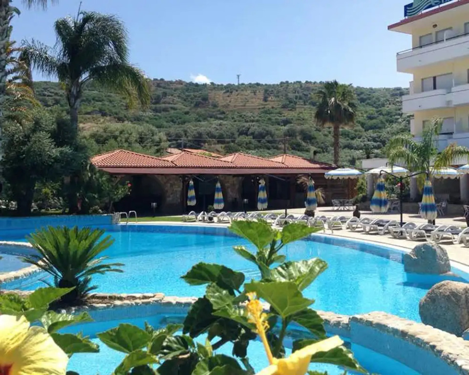 Cliffs Hotel