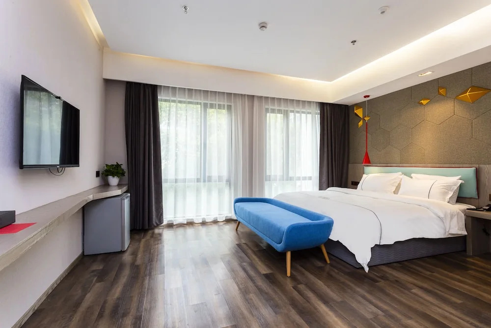 Jinglai Hotel · Curated Shanghai Xujiahui Jiaotong University Branch