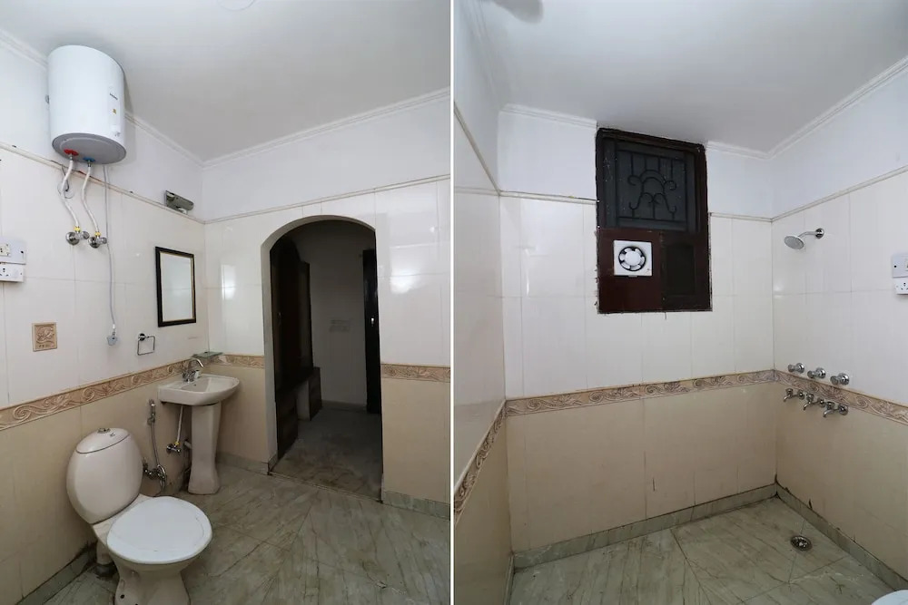Oyo 42733 Silver Homes