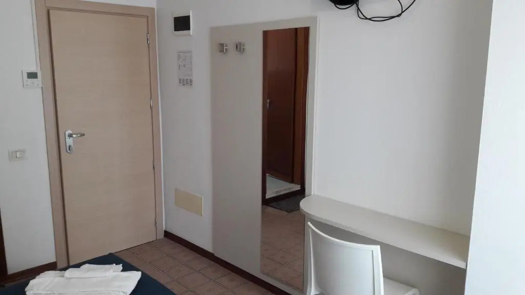 B&B - Meuble - Hotel " CORDIALE "