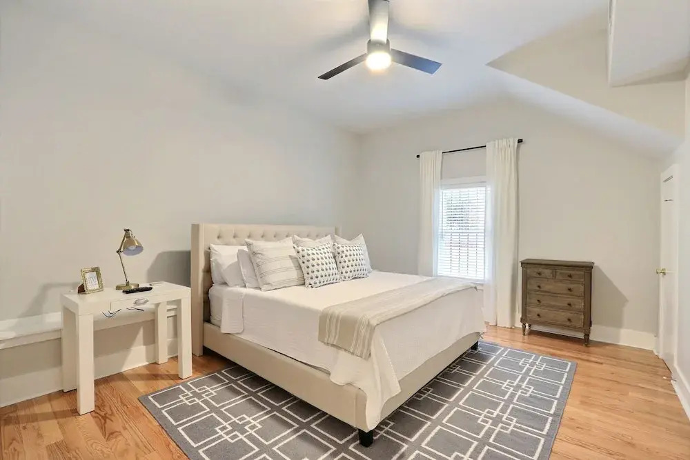 Gallery Stays - Parkside Suite