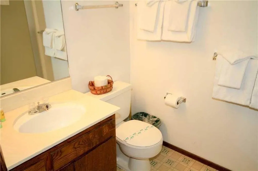 Horizon's 4 169 2 2 Bath 2 Br condo by RedAwning
