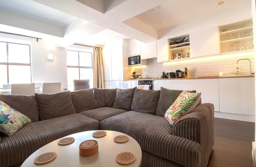 The New52 - A Modern 2 Bed Apartment Located in the Heart of Oxford City