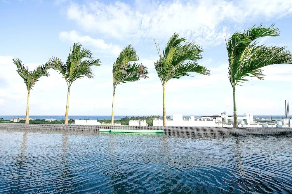 Charming, Huge & Bright Studio on the New 5th Avenue, 3 Blocks From the Beach!