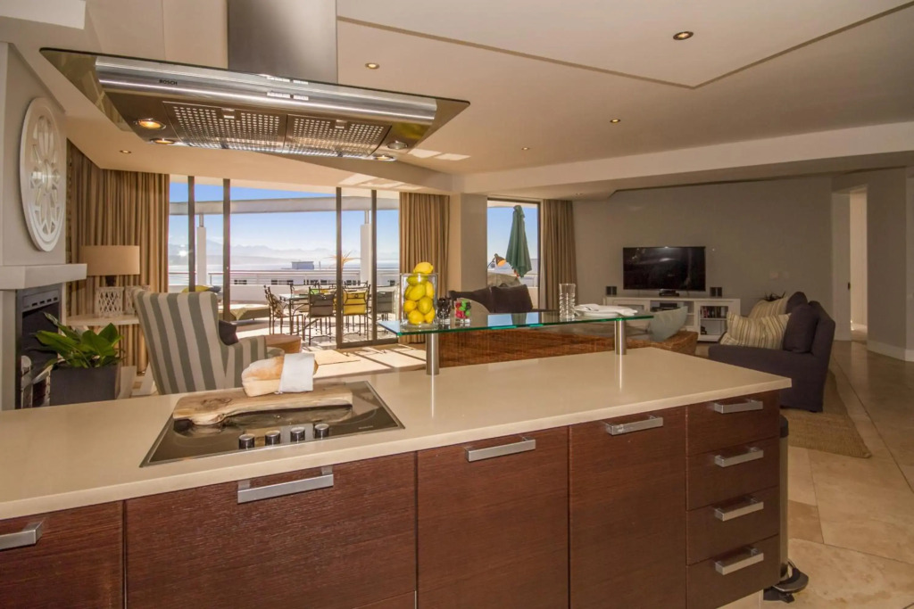 Apartment A Upper Deck
