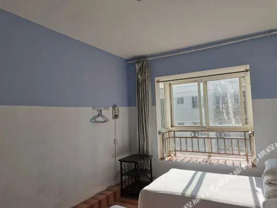 Lingyuan Hostel